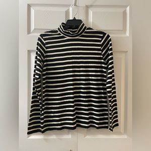 White stag black and white turtle neck